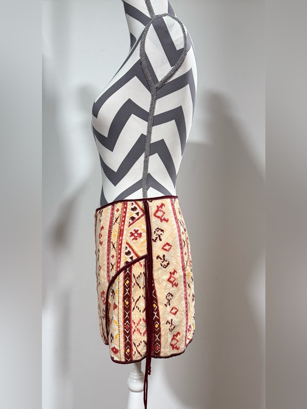 Free People Women’s Faux Wrap Mini Skirt Aztec Southwestern Print Boho Size 2 - Picture 4 of 10